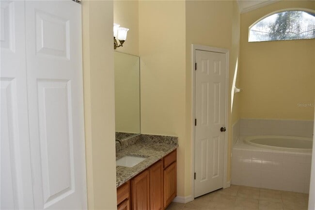 Building Photo - 2406 SW 98 Dr