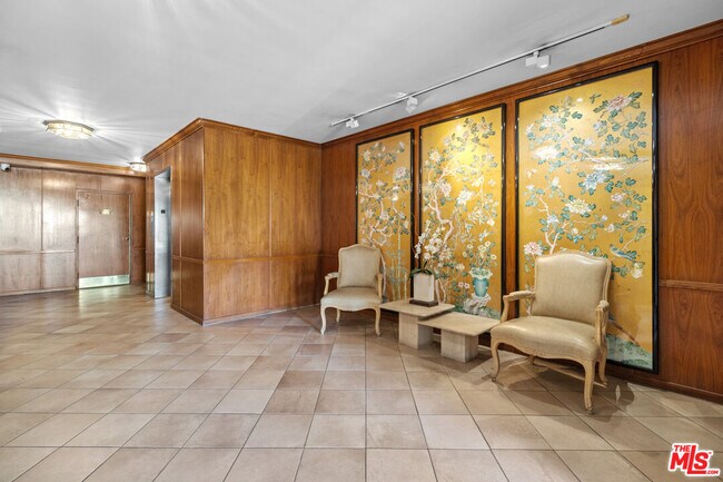 Building Photo - 1167 S Roxbury Dr