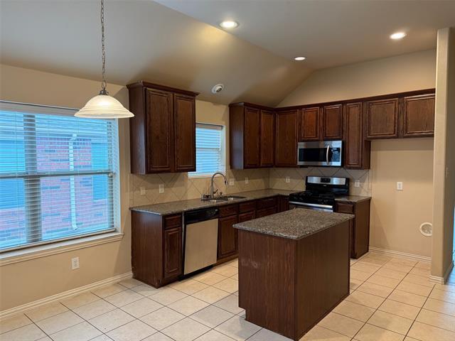 Building Photo - 2424 Gold Rush Dr
