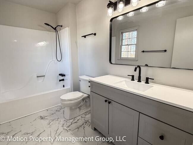 Building Photo - 1330 Hillcrest Dr