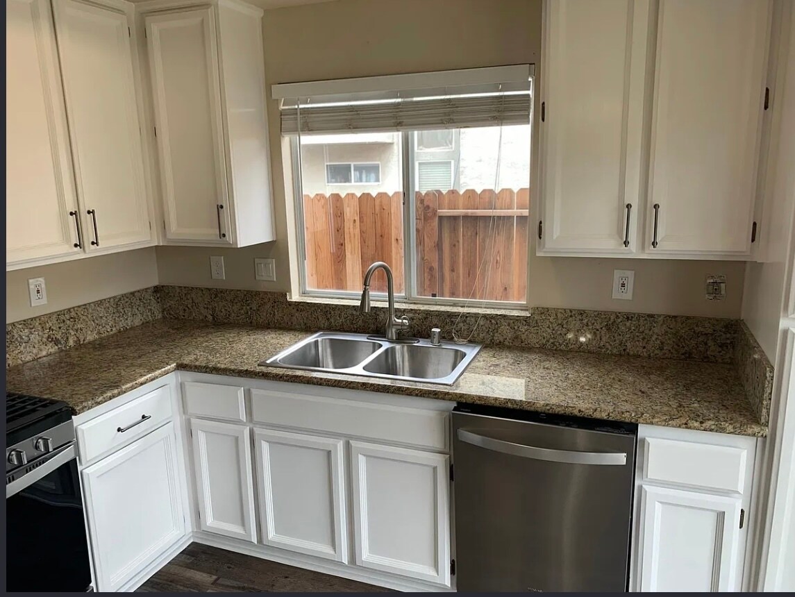 Building Photo - 1642 Prentiss Dr