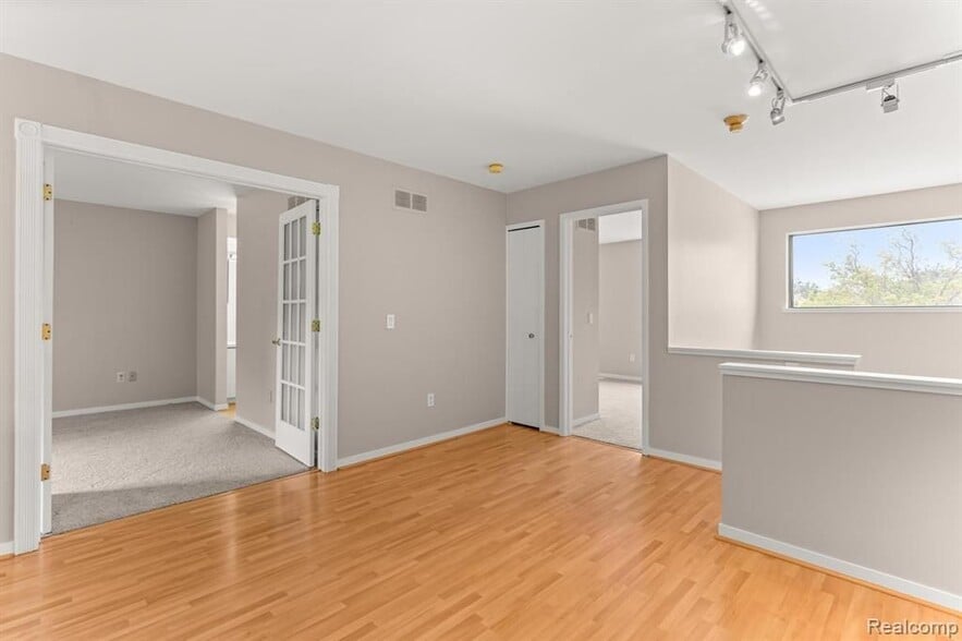 Building Photo - 644 Ashley Cir E