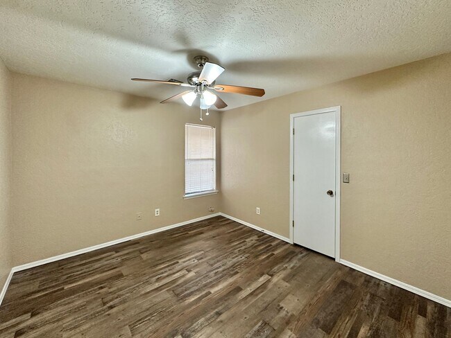 Building Photo - New flooring and paint!