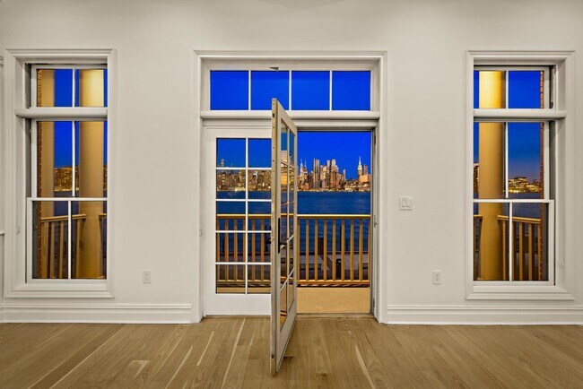 Building Photo - 16 Regency Pl