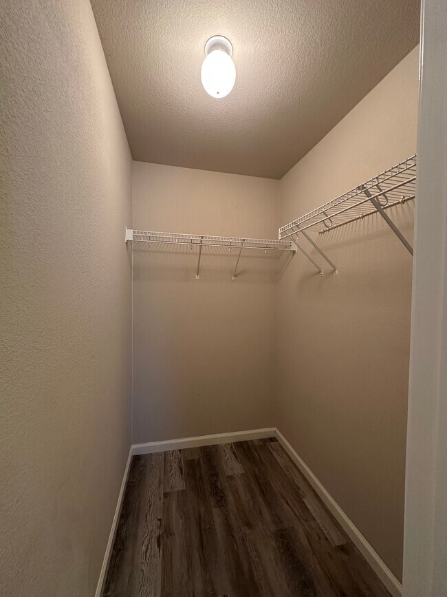 Building Photo - 2101 Charlotte Estates Dr