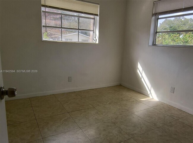 Building Photo - 4900 SW 28th Ter