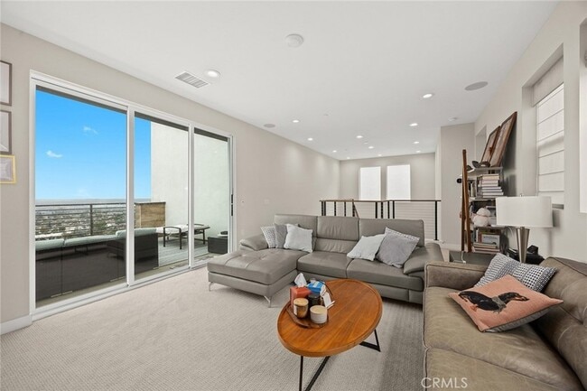 Building Photo - 478 Sycamore Dr