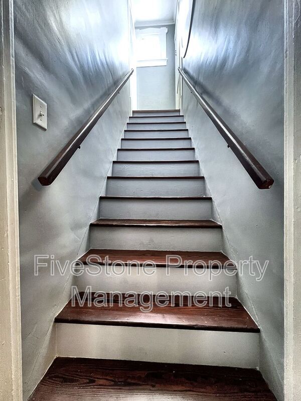 Building Photo - 279 S Watkins St