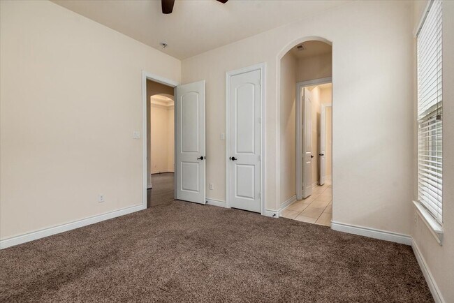 Building Photo - 23034 Creek Park Dr