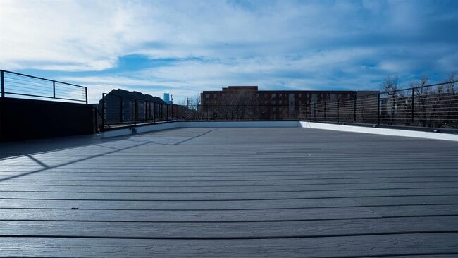 Building Photo - 605 N Idaho Ave