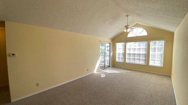 Building Photo - One Bedroom One Bath Condo in Tradewinds a...