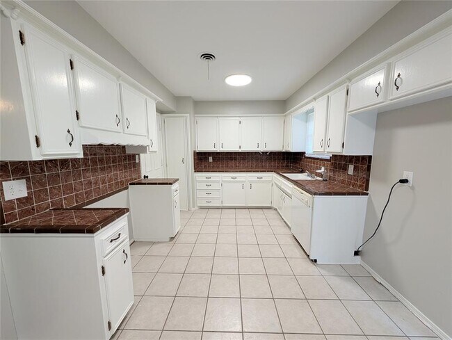 Building Photo - 2709 SW 55th St