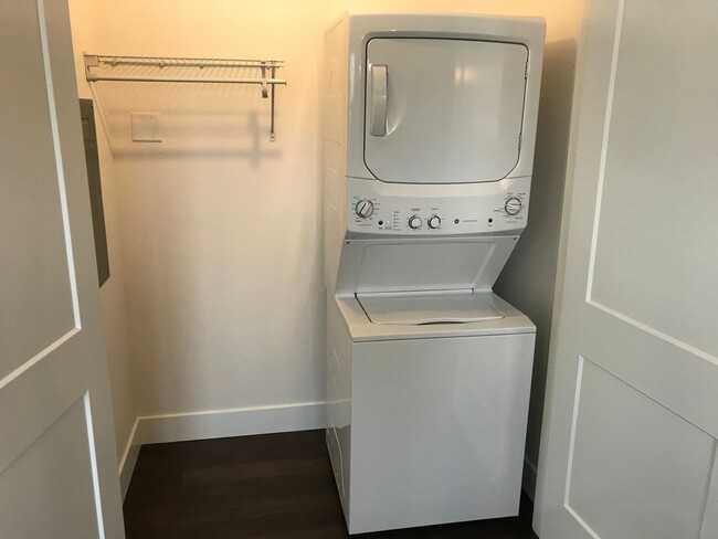 Building Photo - $1295.00/ Brand new 1 bedroom 1 bath condo