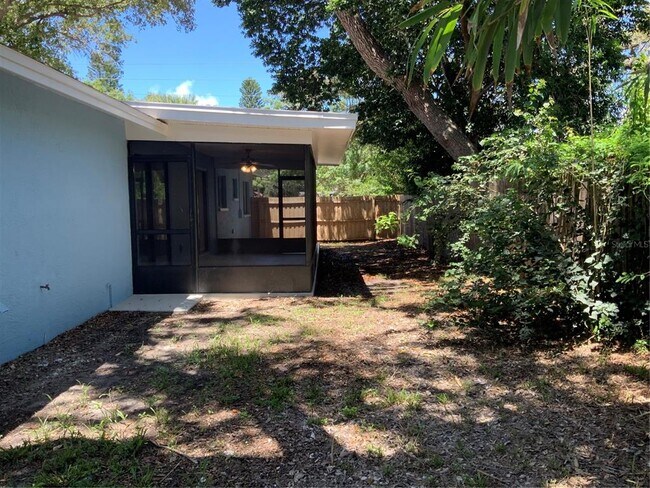 Building Photo - 14597 Vista Ln
