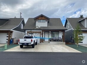 Building Photo - Craftsman-Style Home in Coeur d'Alene with...