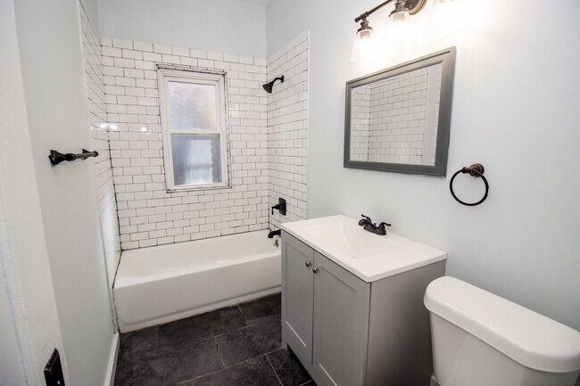 Building Photo - 3300 E 149th St