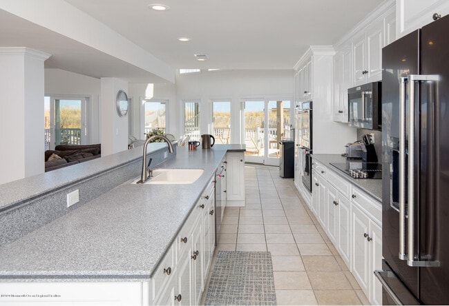 Building Photo - 502 Sunset Blvd