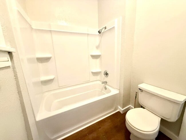 Building Photo - 1501 N Washington St