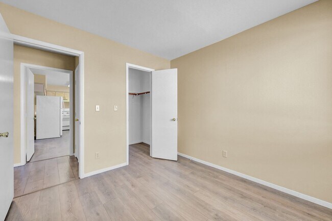 Building Photo - N Las Vegas Single Family Home - New Paint and LVP Flooring