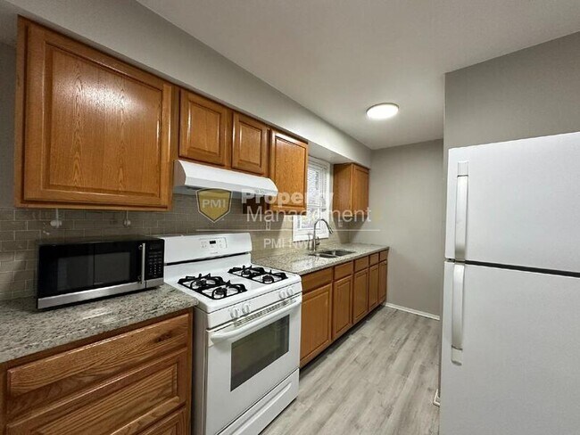 Building Photo - 5471 Aspen Ave