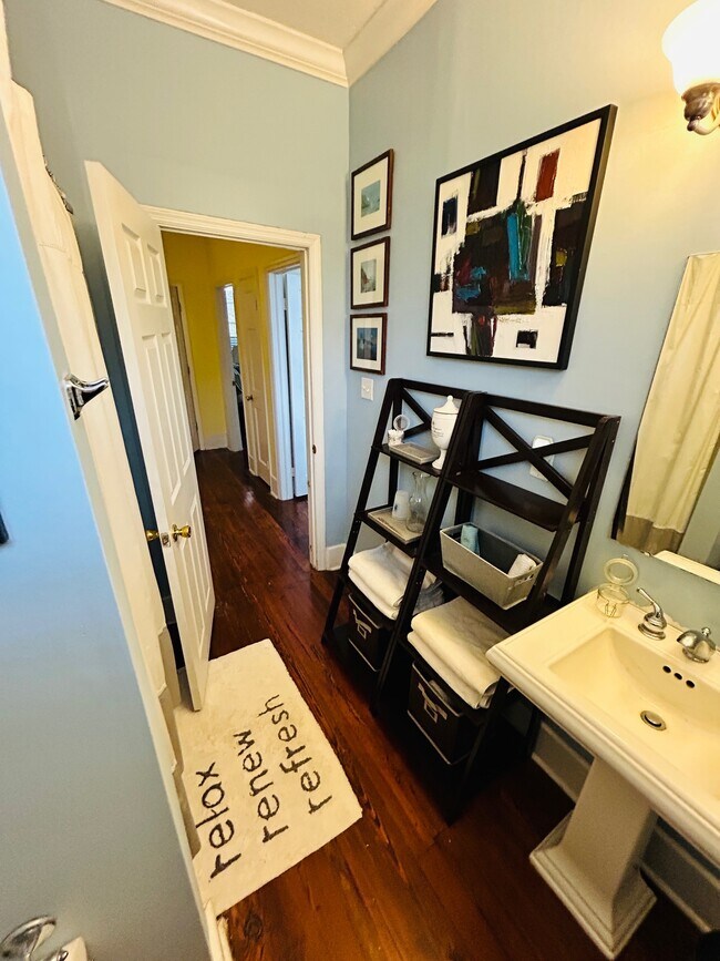 Building Photo - 415 Price St