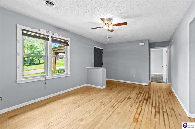 Building Photo - 401 Embry Villa Dr