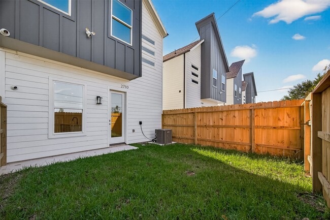 Building Photo - 2710 Bostic St