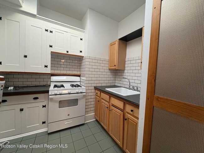 Building Photo - 302 Wall St