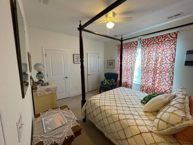 Building Photo - Unfurnished 3 Bedroom 3 Bathroom House with Home Office In Calabash