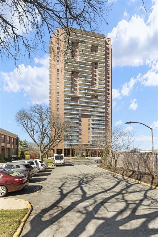 Building Photo - 111 Perkins St