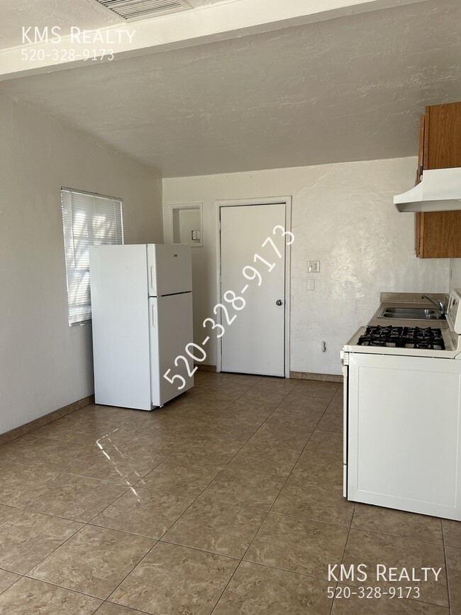 Building Photo - 1 Bed / 1 Bath - OWNER/AGENT