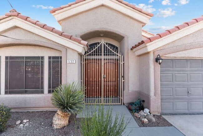 Building Photo - Spacious Single Story, 4 Bedroom "Henderso...
