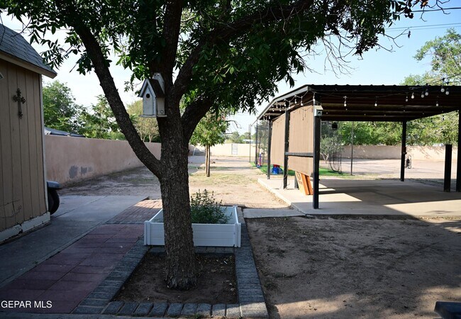 Building Photo - 10725 W Burt Rd