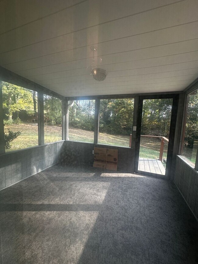 Building Photo - *Move in Special - Spacious 3 bedroom/ 2.5 bath home near Exit 8 - Morristown, TN