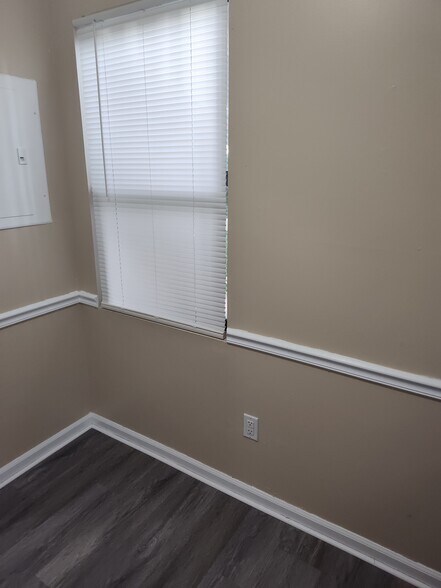 Building Photo - 301 Abbey Cir
