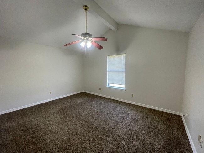 Building Photo - Brookhaven Estates Stockwell Area! Move In...
