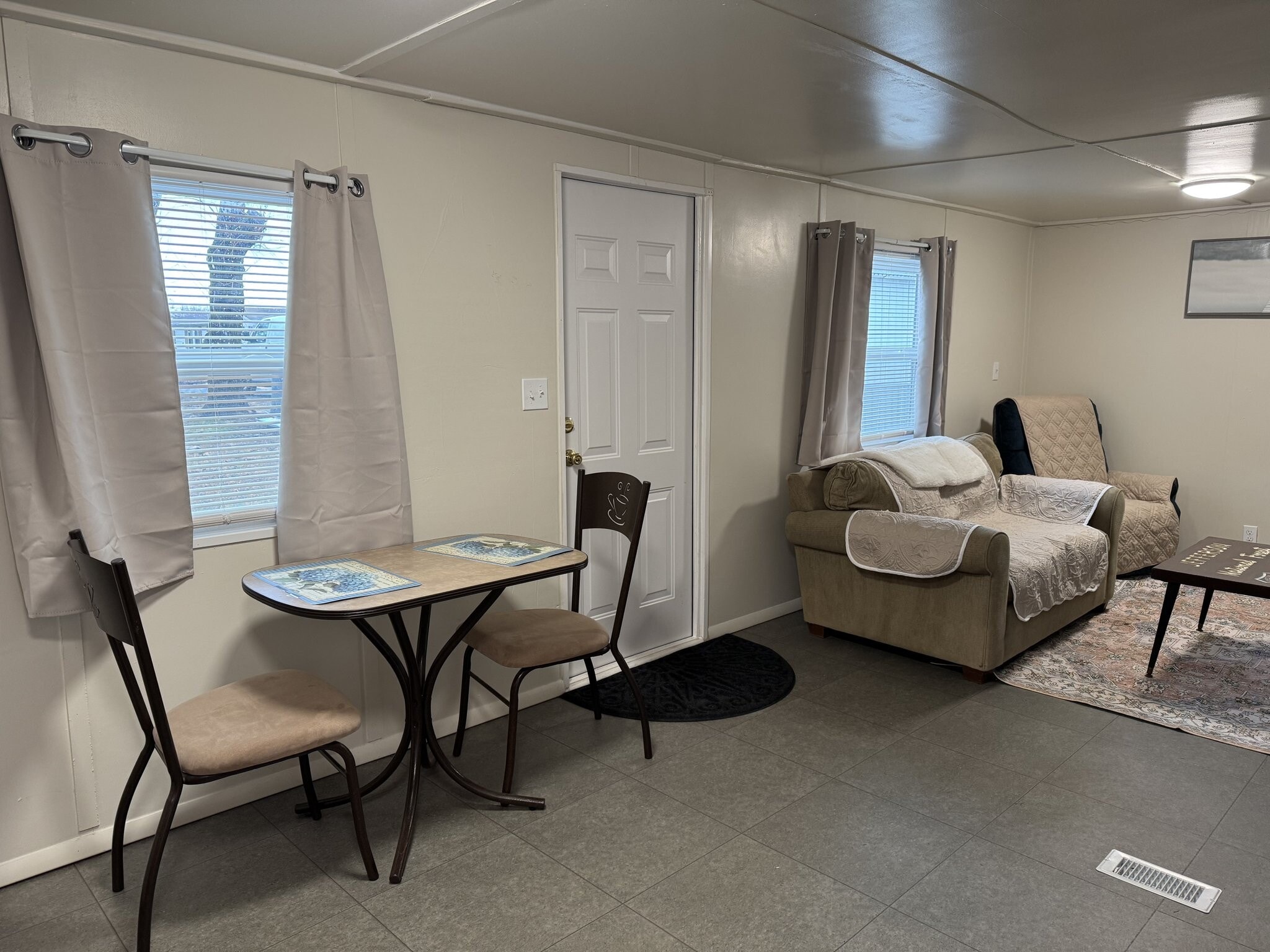 Building Photo - 60 Kraman Ln