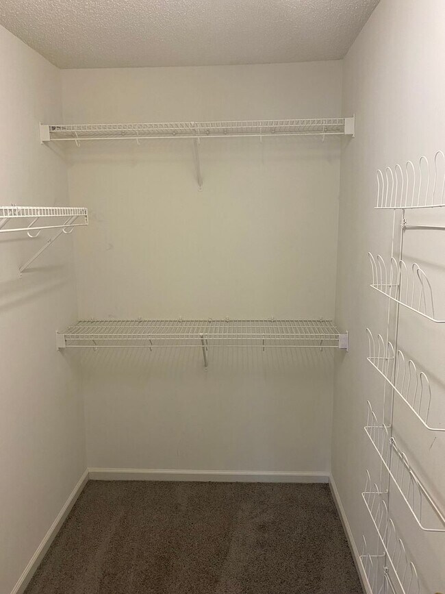 Building Photo - You can't miss this DEAL!