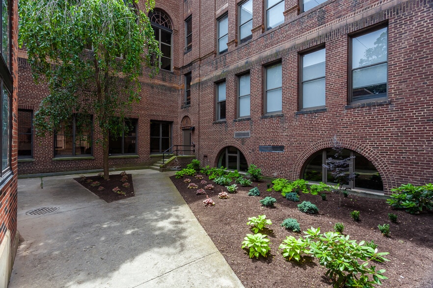 Building Photo - Academy Place Apartments