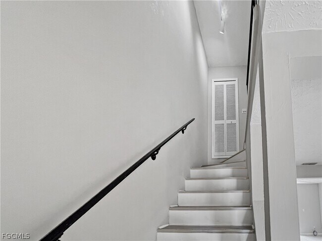 Building Photo - 1123 SW 48th Terrace