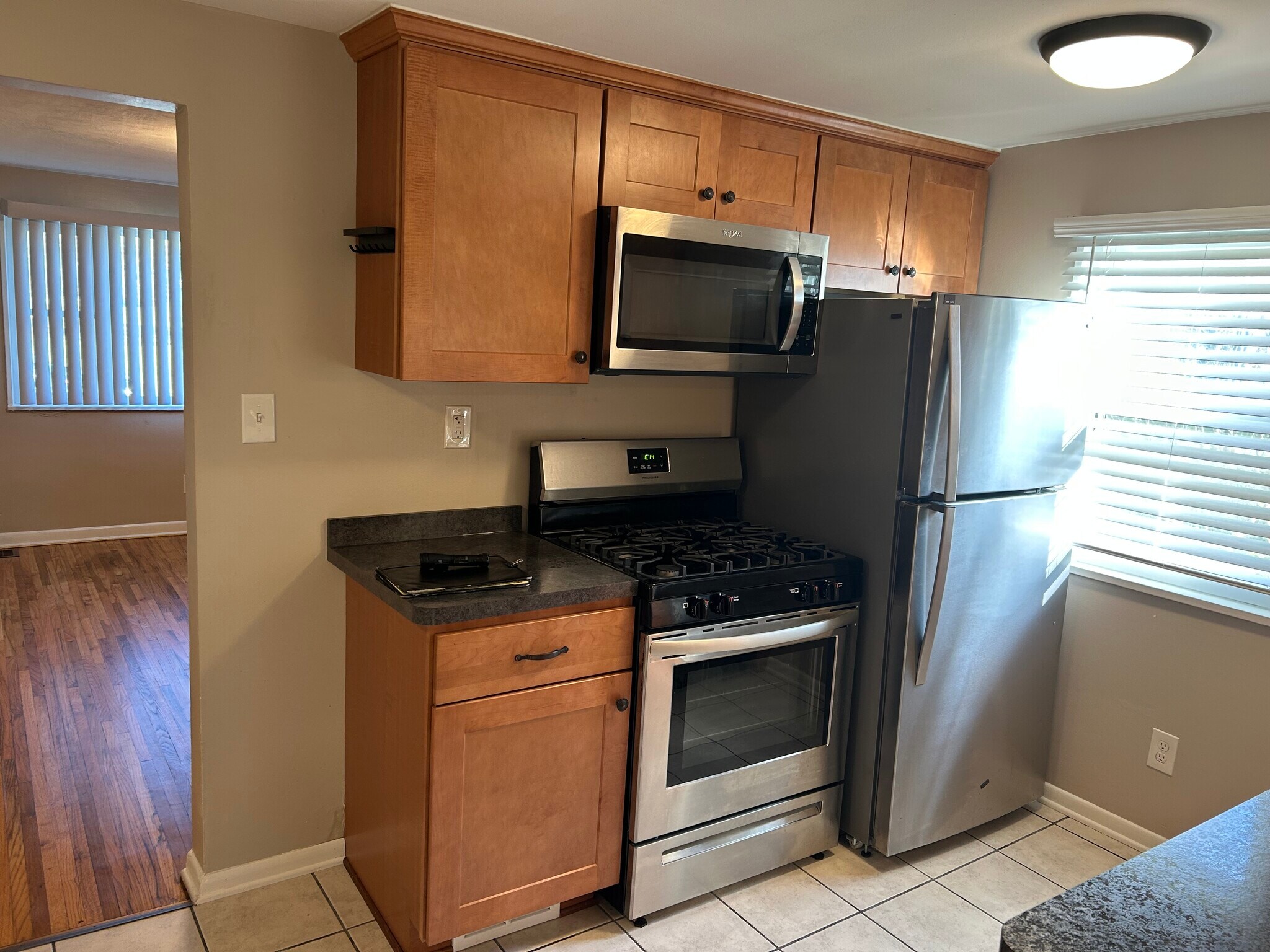 Building Photo - 94 Hinchey Ave