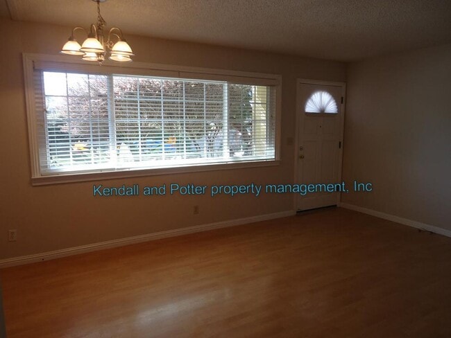 Building Photo - 302/303