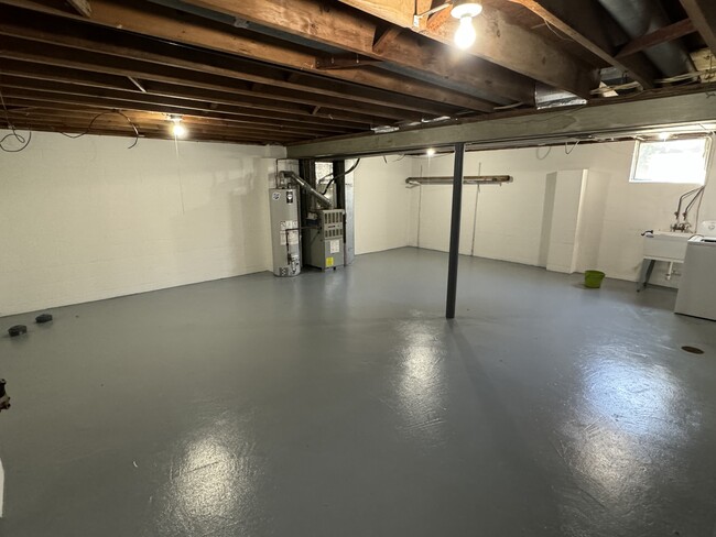 Large Basement or Extra Bonus Room - 612 Strathmore Ave