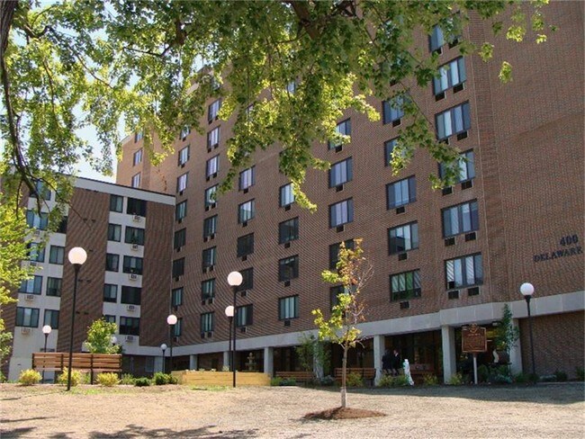 Primary Photo - 400 Delaware Ave