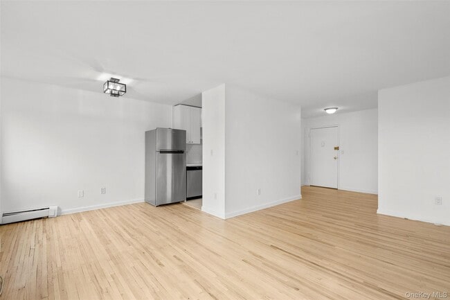 Building Photo - 900 Midland Ave