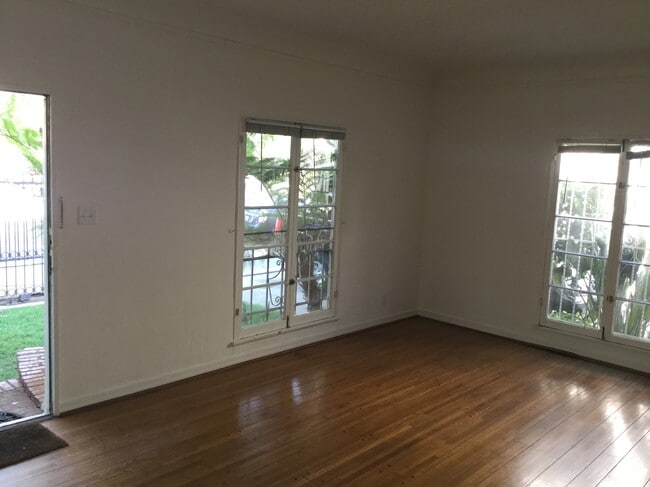 Living room - 8372 Blackburn Ave