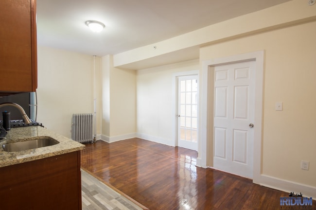 Building Photo - 393 Main St