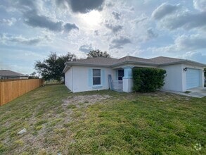 Building Photo - 2817 NW 18th Pl