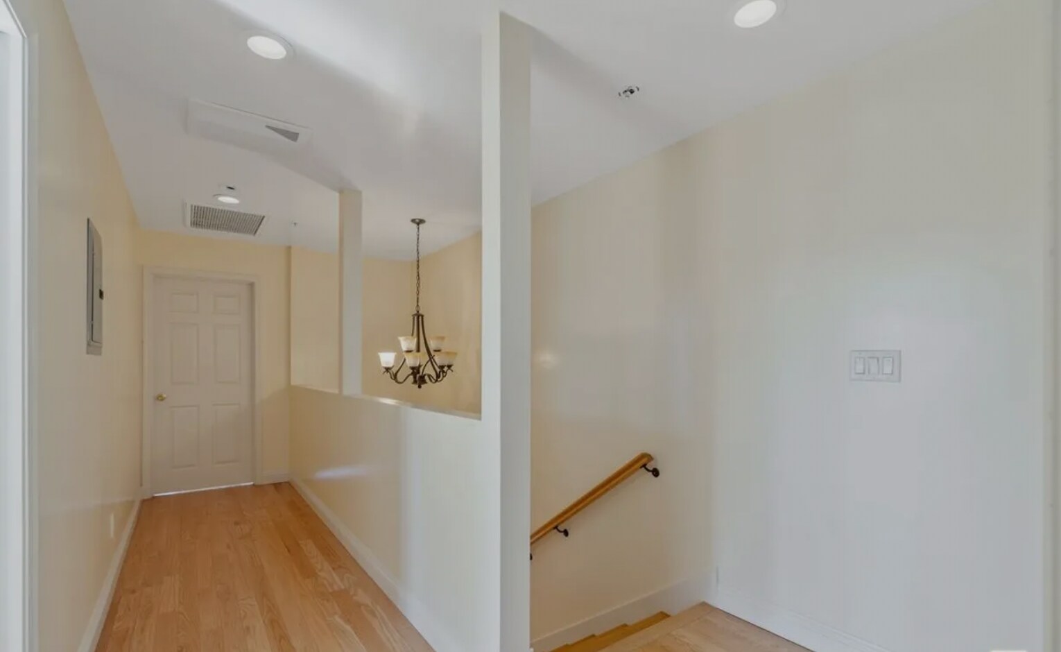 Building Photo - 2018 Hillcrest Dr