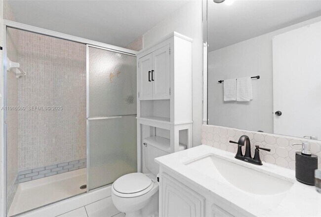 Building Photo - 1000 Parkview Dr